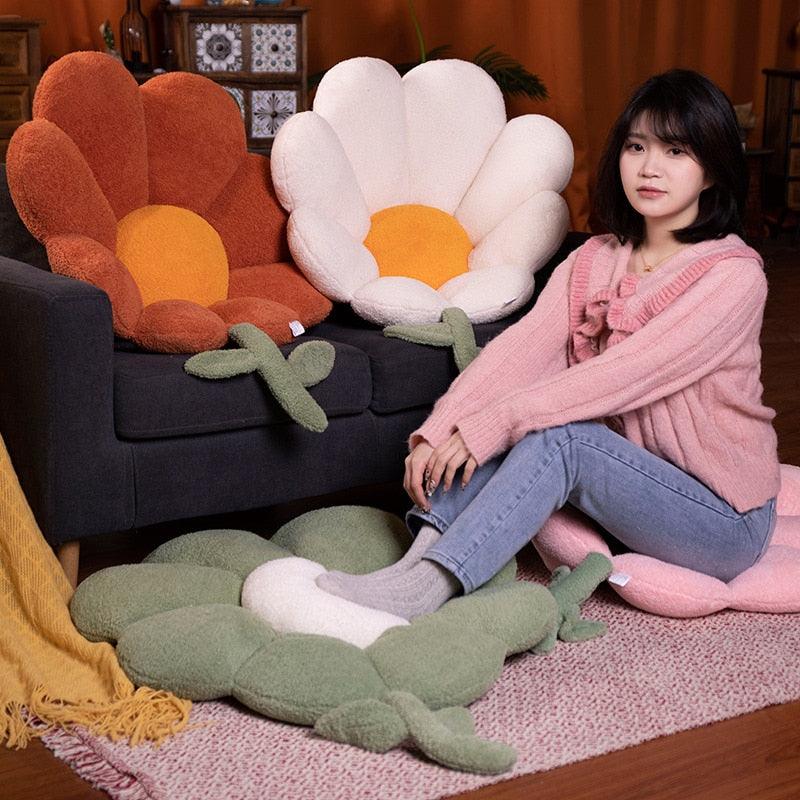 https://kyootii.com/cdn/shop/files/maple-leaf-flower-seat-cushion-plush-kyootii-4-34414148550951.jpg?v=1699726200